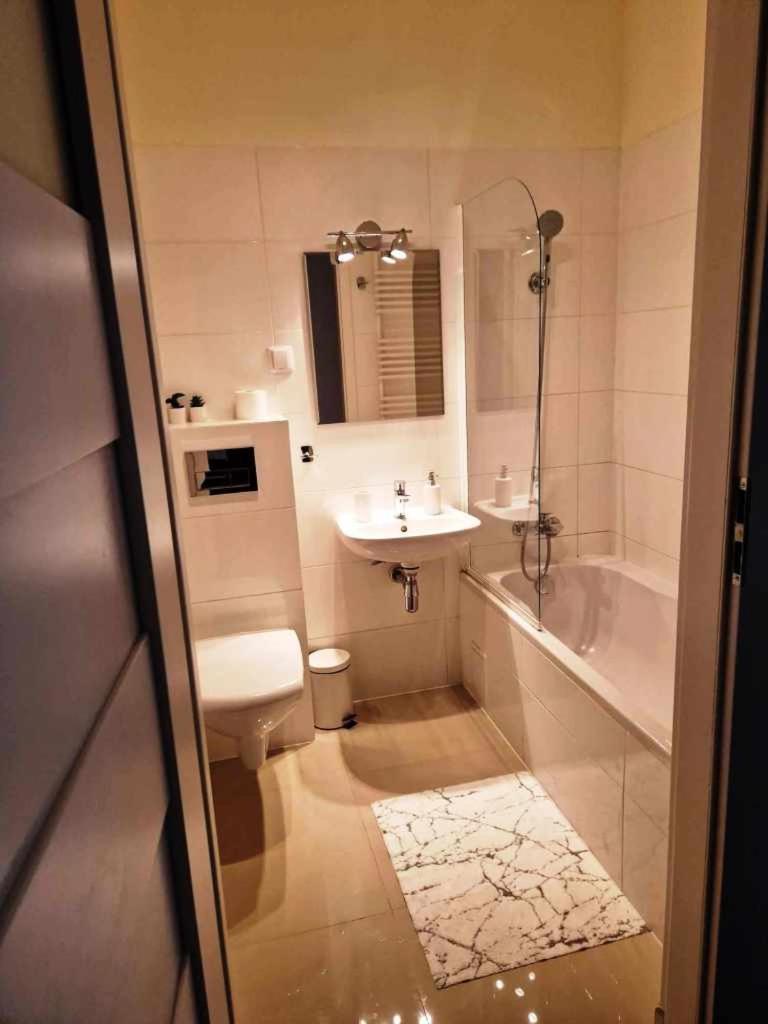 Great Apart Kabaty Warsaw Exterior photo